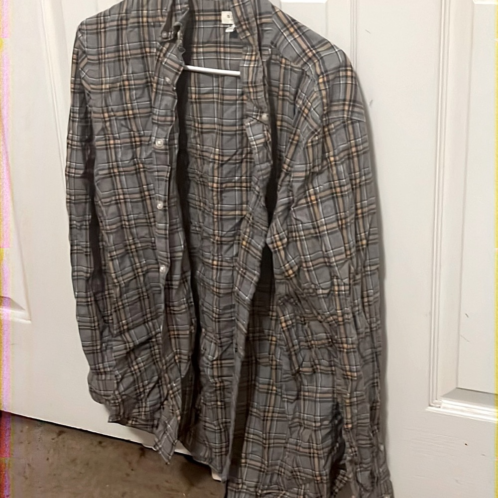 Nice button down aesthetic shirt for a warm day or even a nice breezy fall look